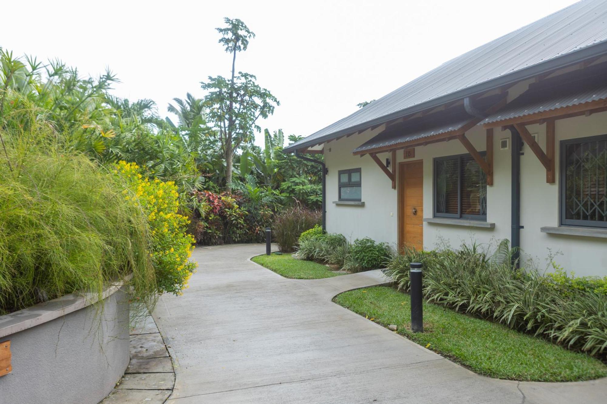 Paradise Chalets Yoga & Wellness Takamaka Exterior photo
