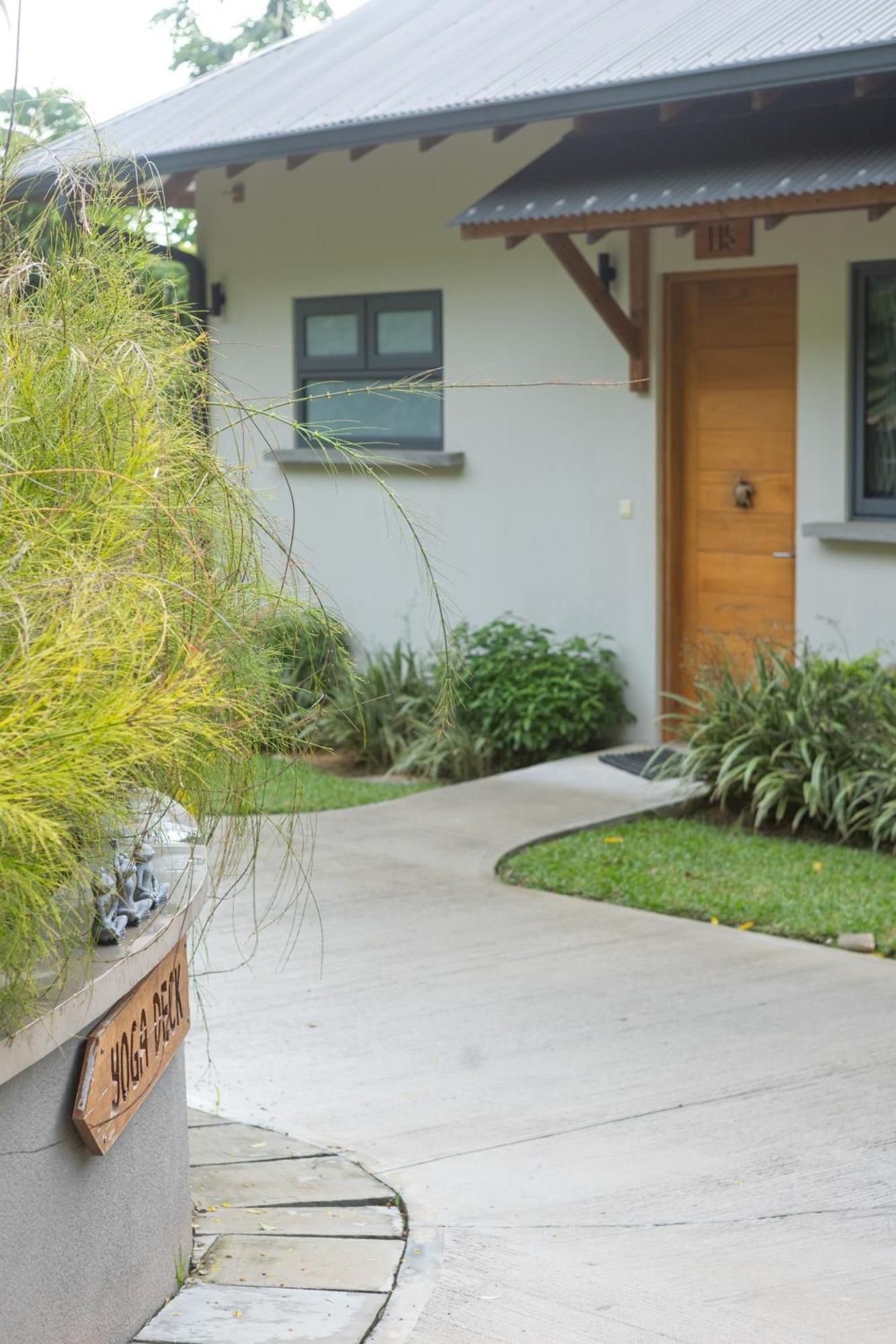 Paradise Chalets Yoga & Wellness Takamaka Exterior photo